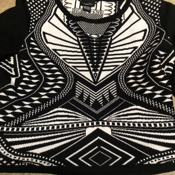 Printed sweater skirt and top set - Picture 5 of 12